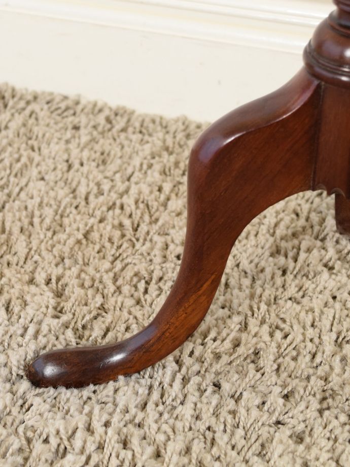 アンティークテーブルの脚