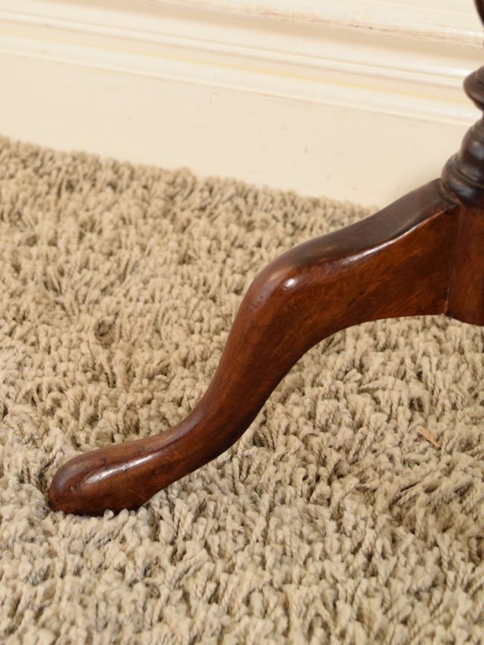 アンティークテーブルの脚