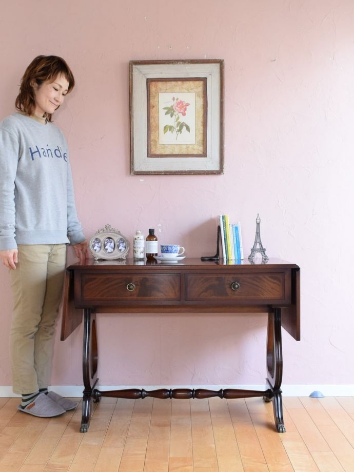 アンティークの伸長式テーブル