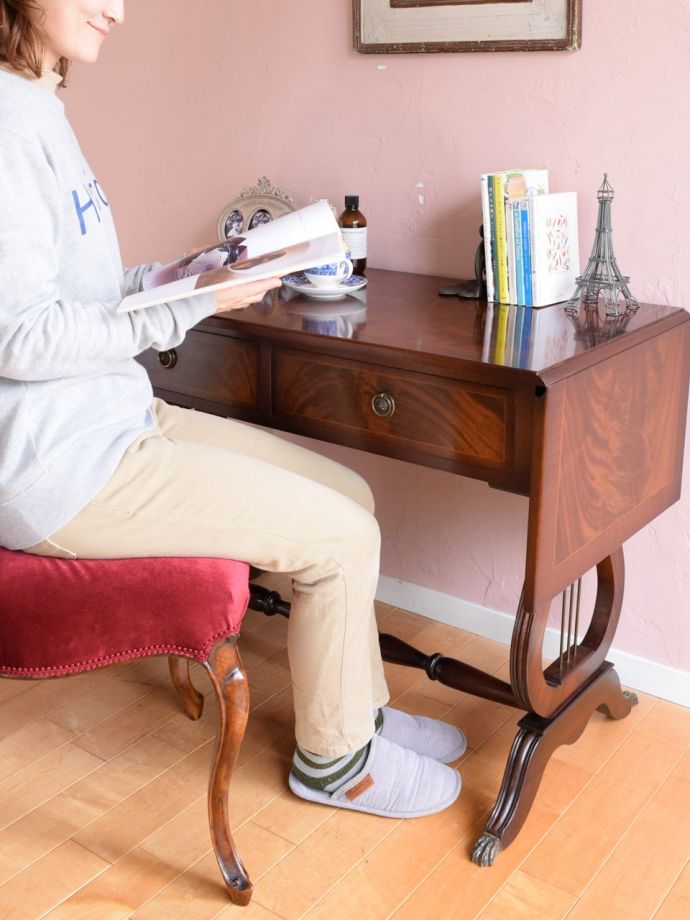 デスクにも使える便利なアンティーク家具