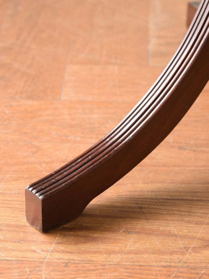 アンティークテーブルの脚