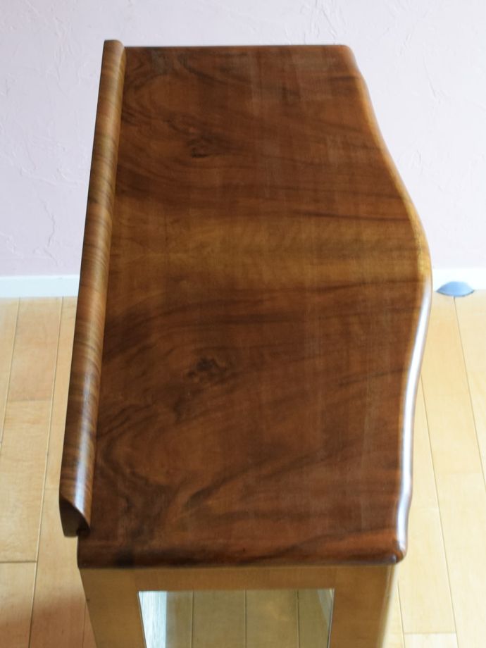 アンティークキャビネットの天板