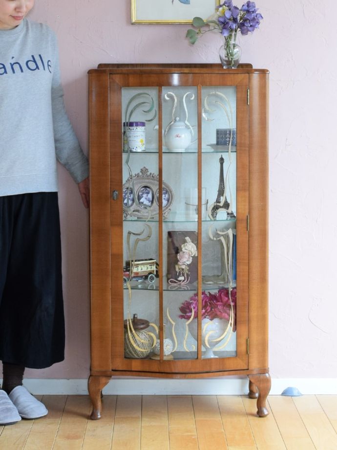 英国アンティークのガラスキャビネット