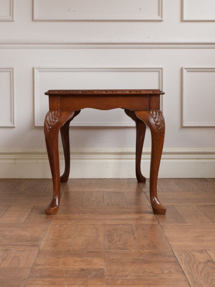 コーヒーテーブルの側面