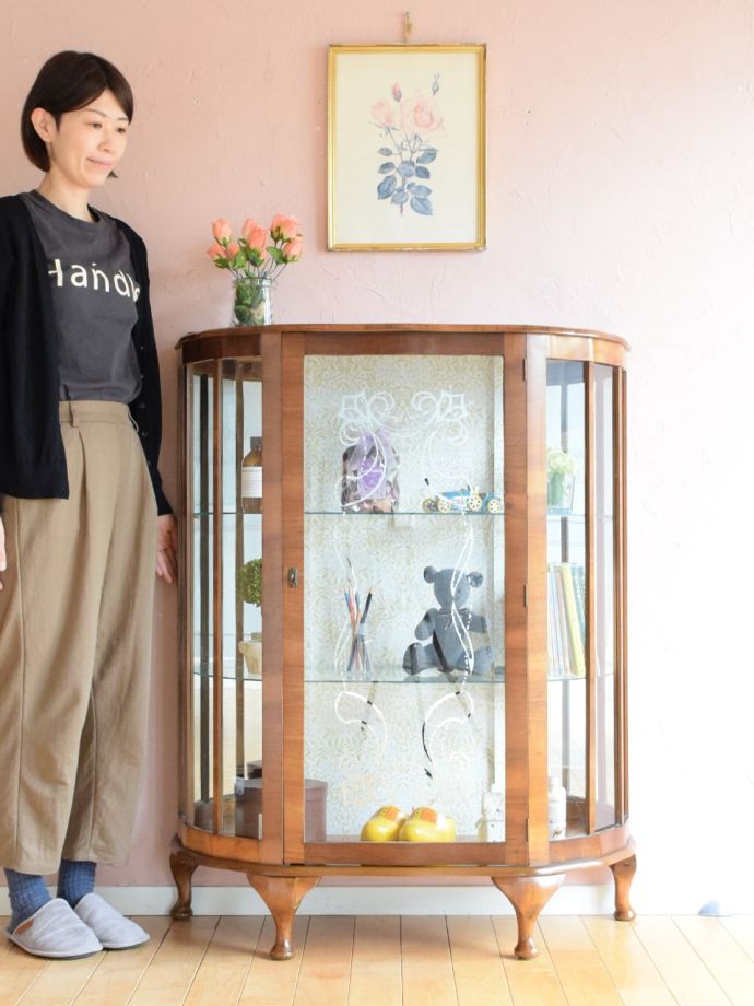 英国アンティークのガラスキャビネット