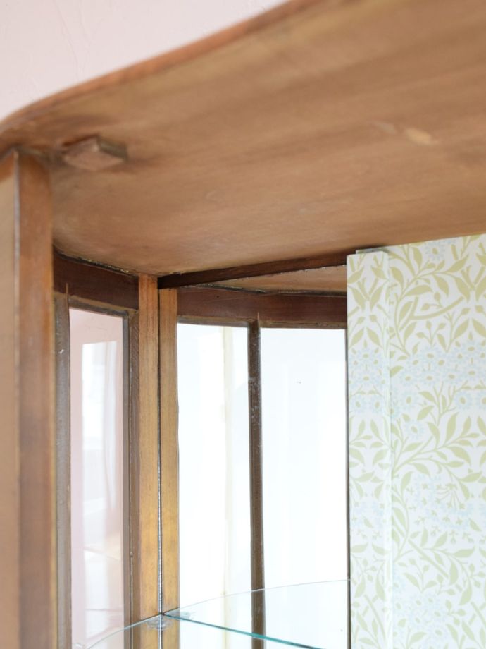 ガラスキャビネットのミラー