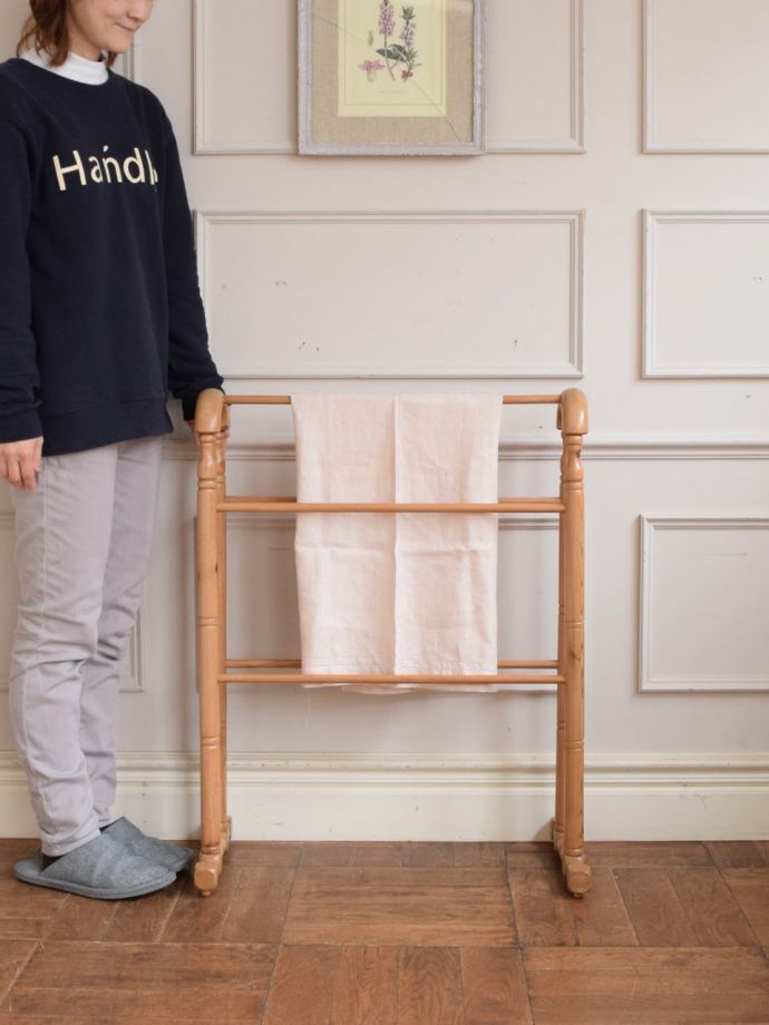 アンティークのタオルハンガー