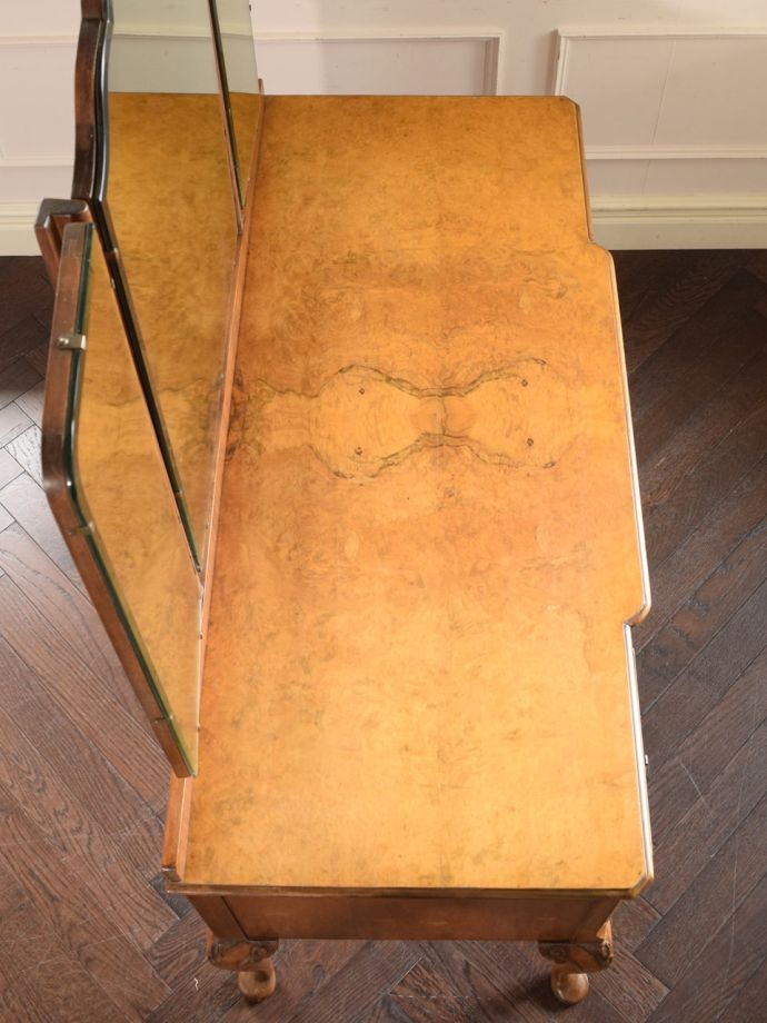 アンティークドレッサーの天板