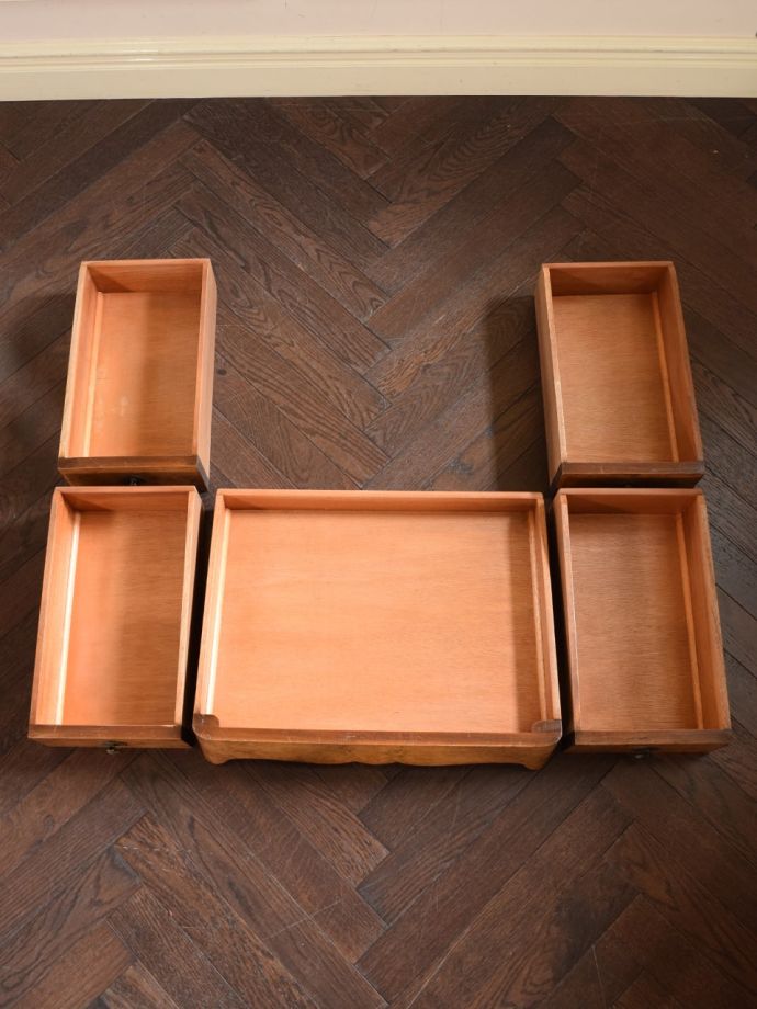 ドレッサーの引き出しの中