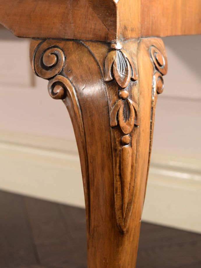 アンティーク家具の装飾