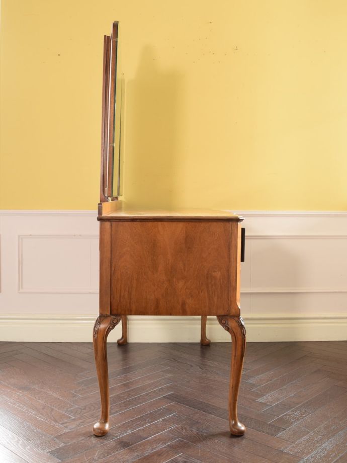 英国アンティークのおしゃれな三面鏡ドレッサー、ウォールナット材の