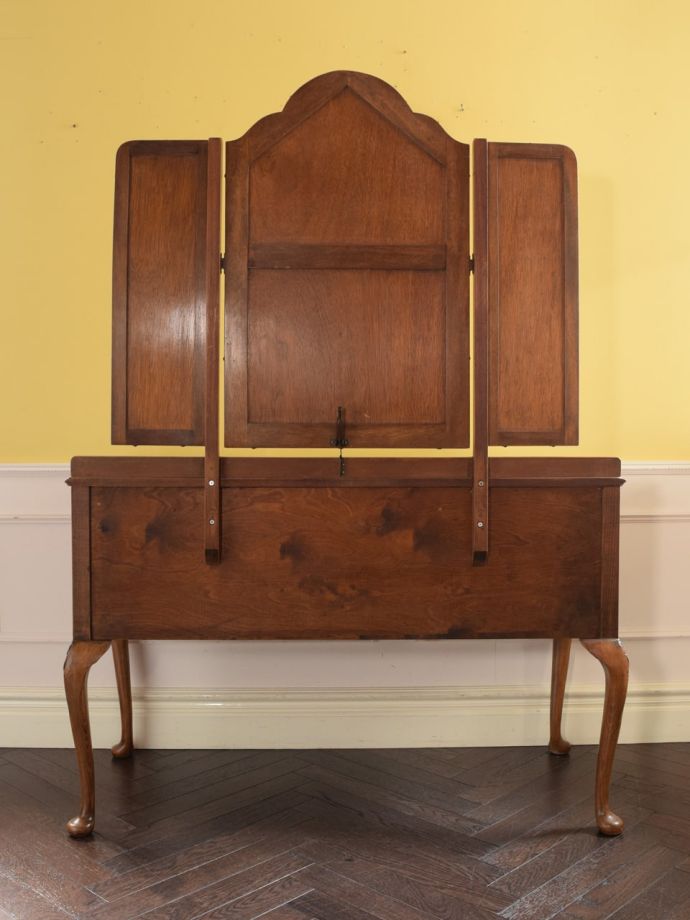 英国アンティークのおしゃれな三面鏡ドレッサー、ウォールナット材の