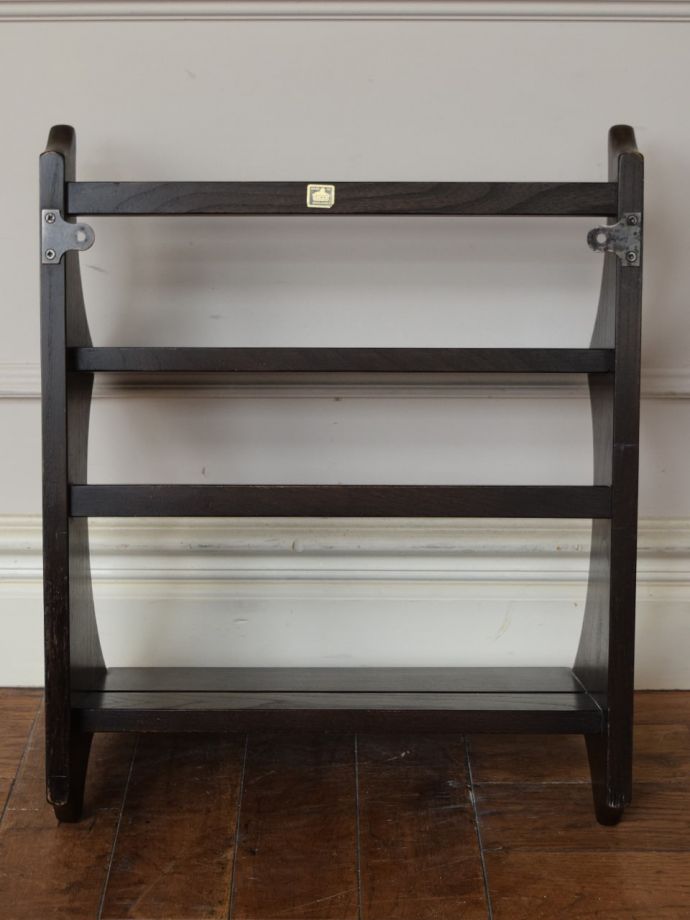 ウォールシェルフの裏