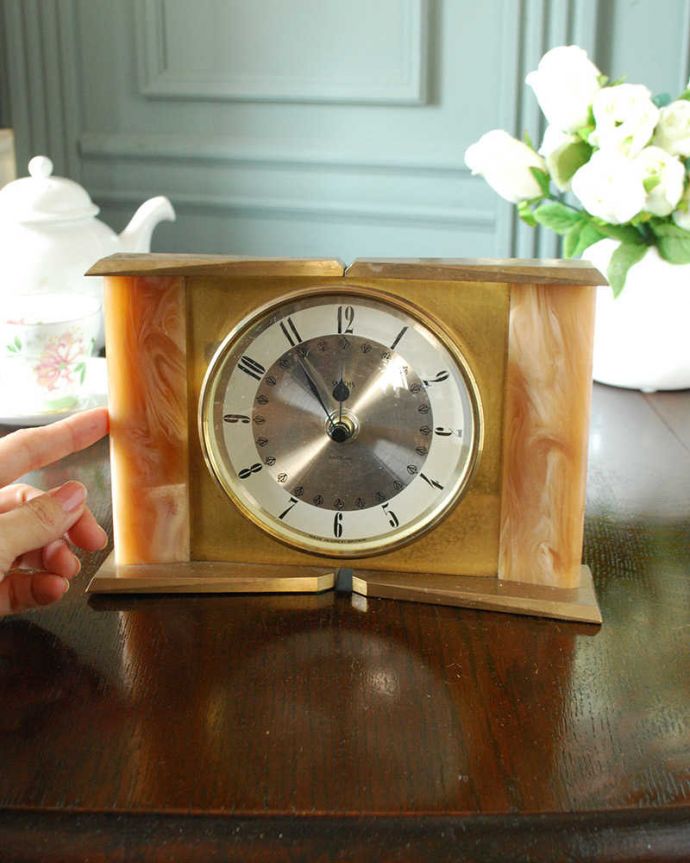 アンティーク その他の雑貨 アンティーク雑貨 置くだけでお洒落なインテリアになるSMITHS社のアンティーク置き時計。アンティークらしい独特のデザインアンティークなので多少のキズ・汚れがある場合があります。(k-3106-z)