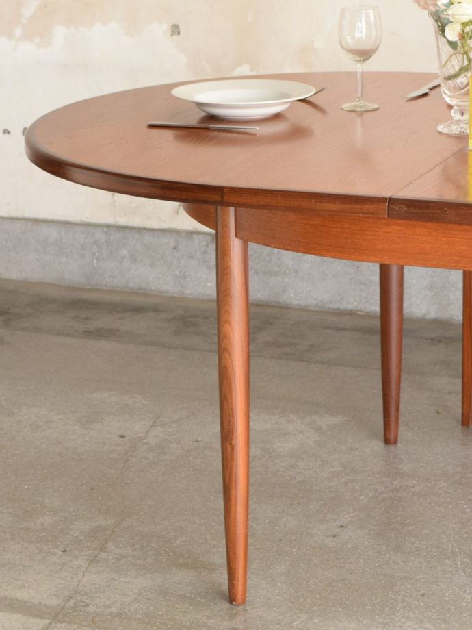 G-PLANのダイニングテーブル