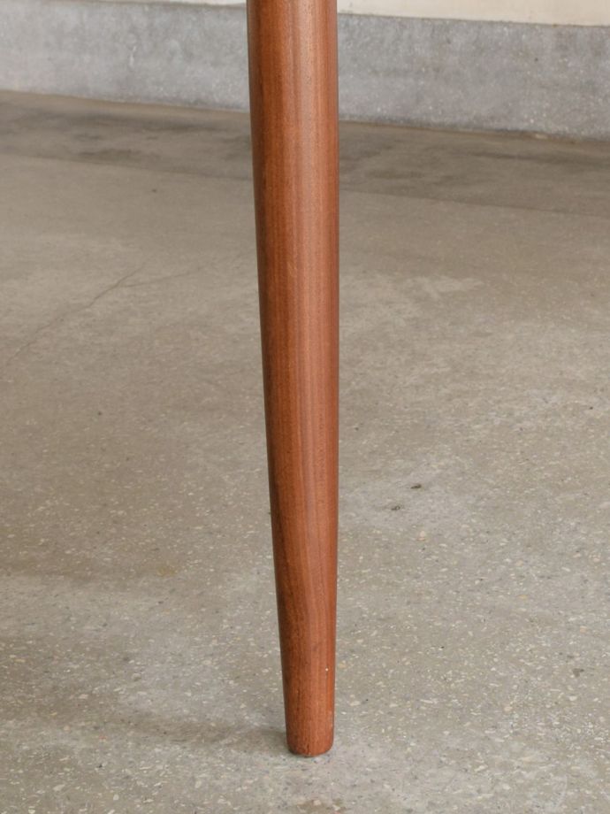 G-PLANのテーブルの脚