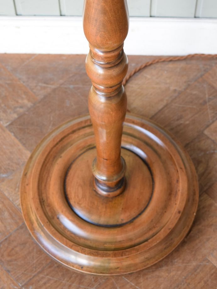 フロアランプの土台