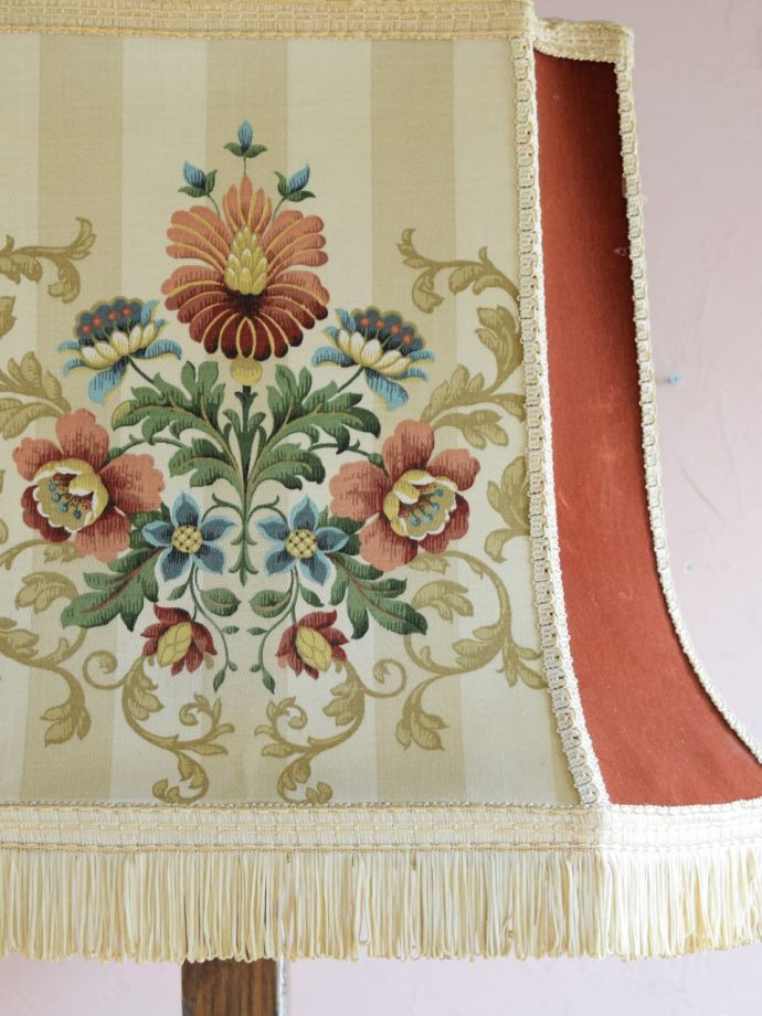 大切に使い続けられたオリジナルのシェード