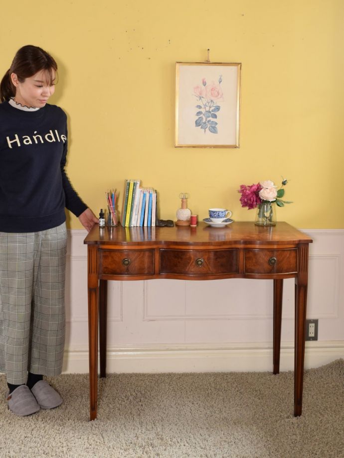 アンティークのコンソールテーブル