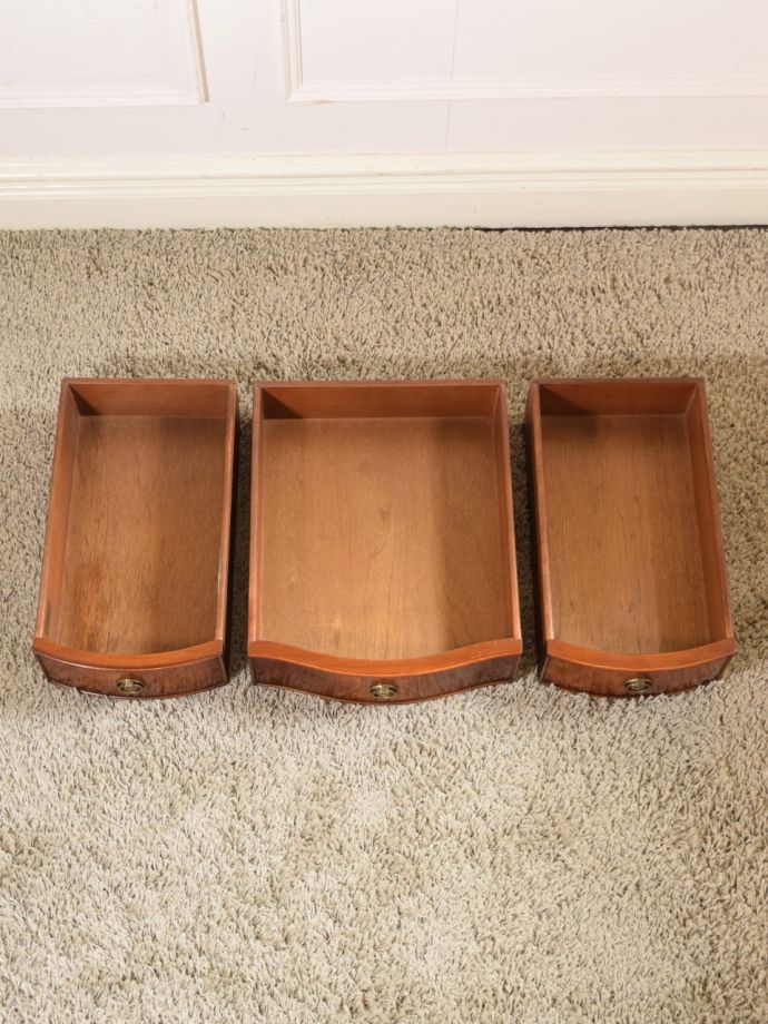 アンティークテーブルの引き出し