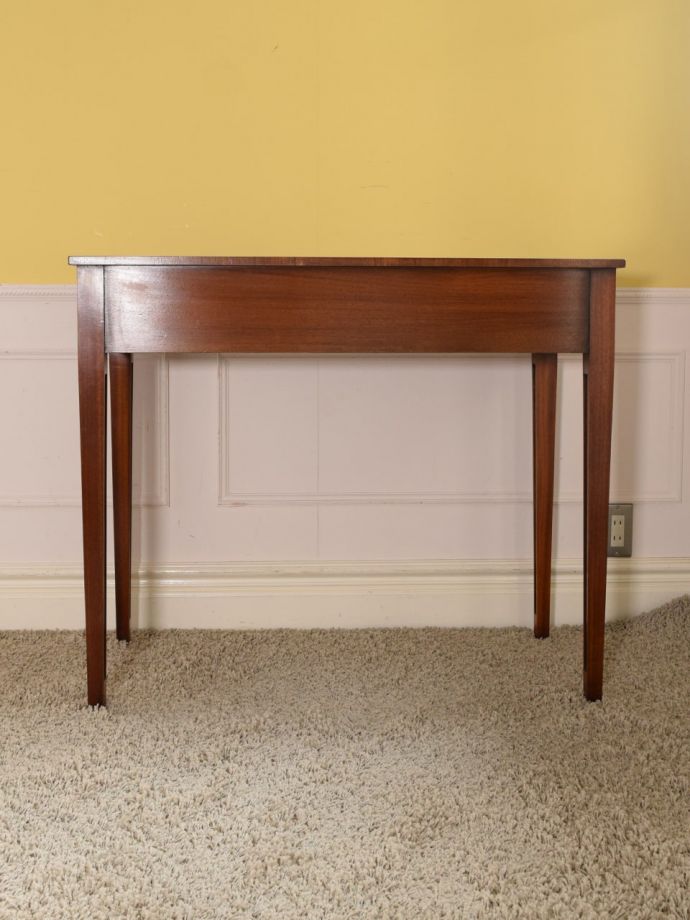 コンソールテーブルの後ろ姿