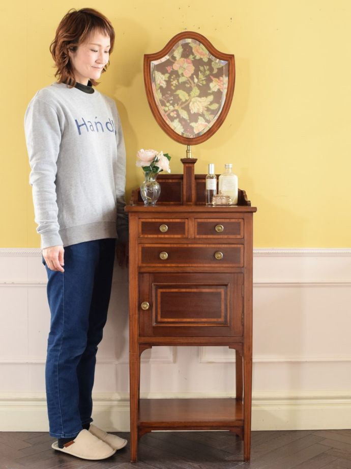 英国アンティークのシェービングチェスト