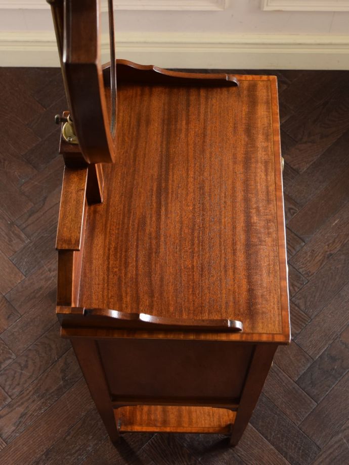 アンティークドレッサーの天板