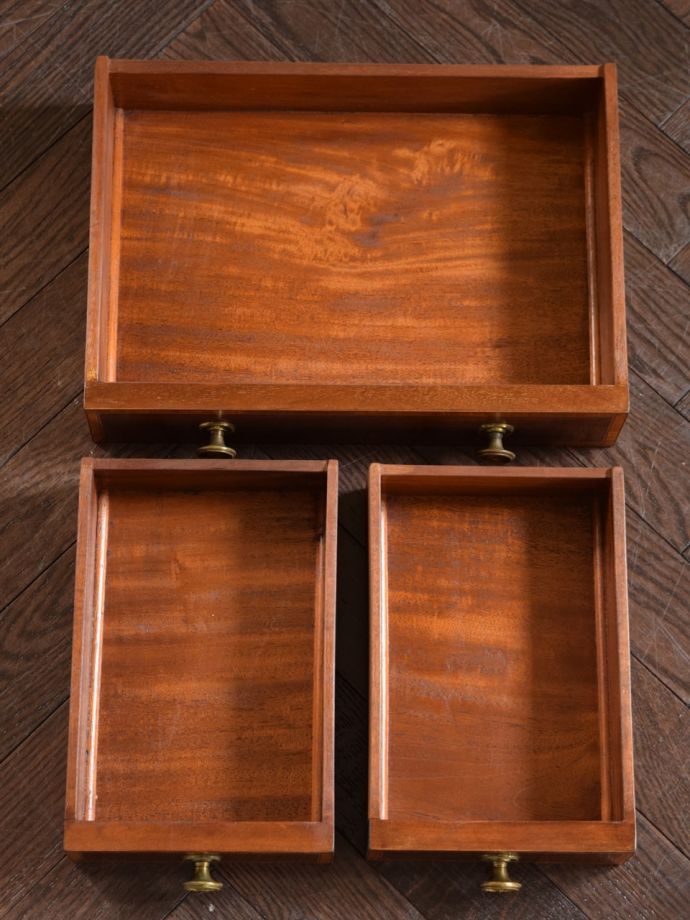 ドレッサーの引き出しの中