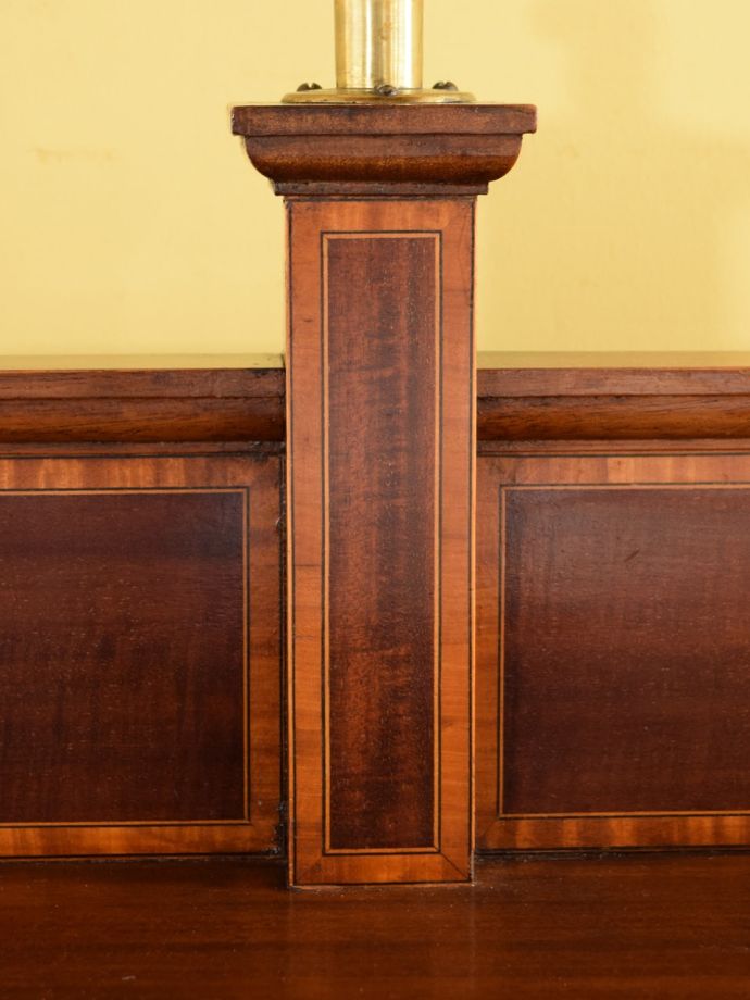 アンティーク家具らしい装飾