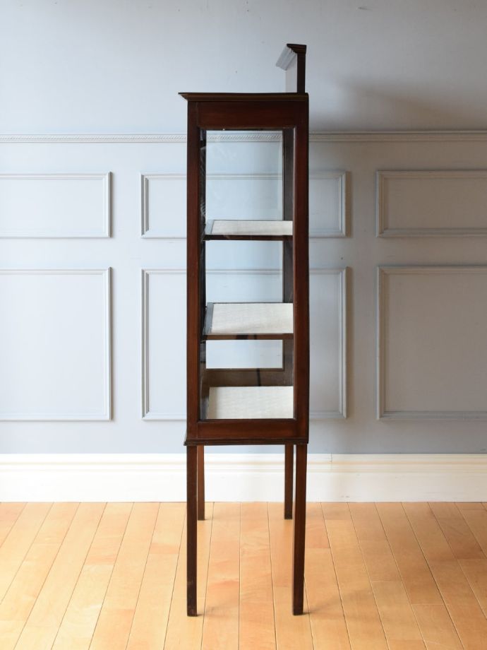 キャビネットの側面