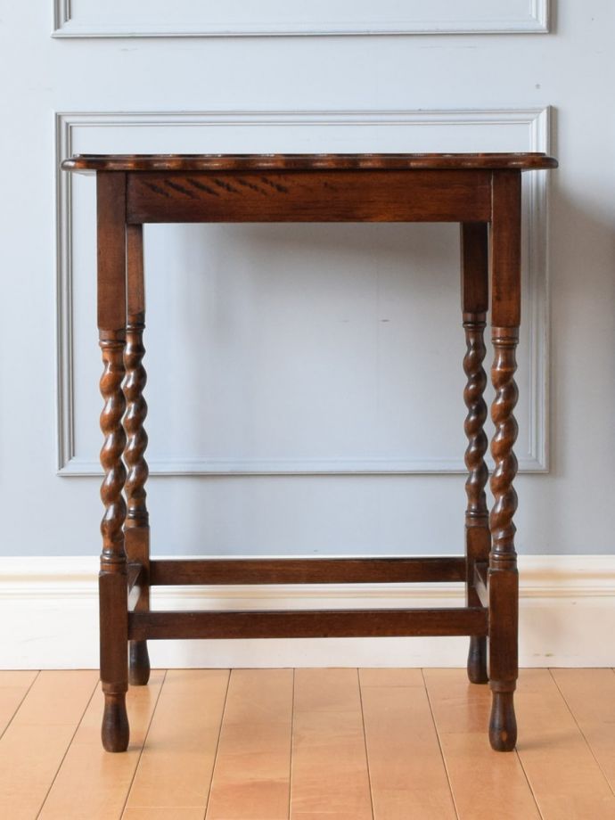 どこから見てもキレイなサイドテーブル