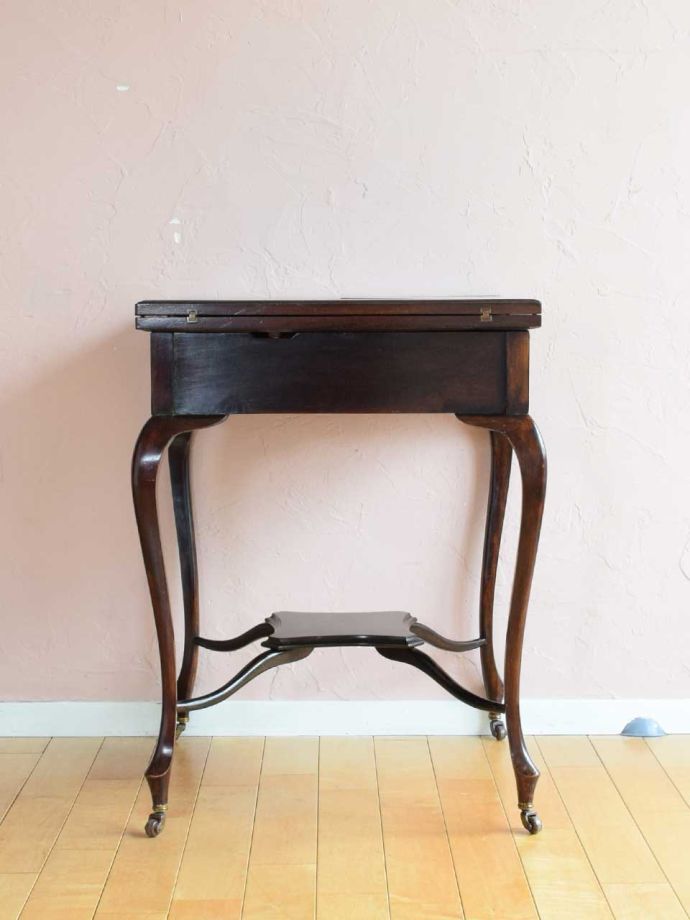 アンティーク家具の側面