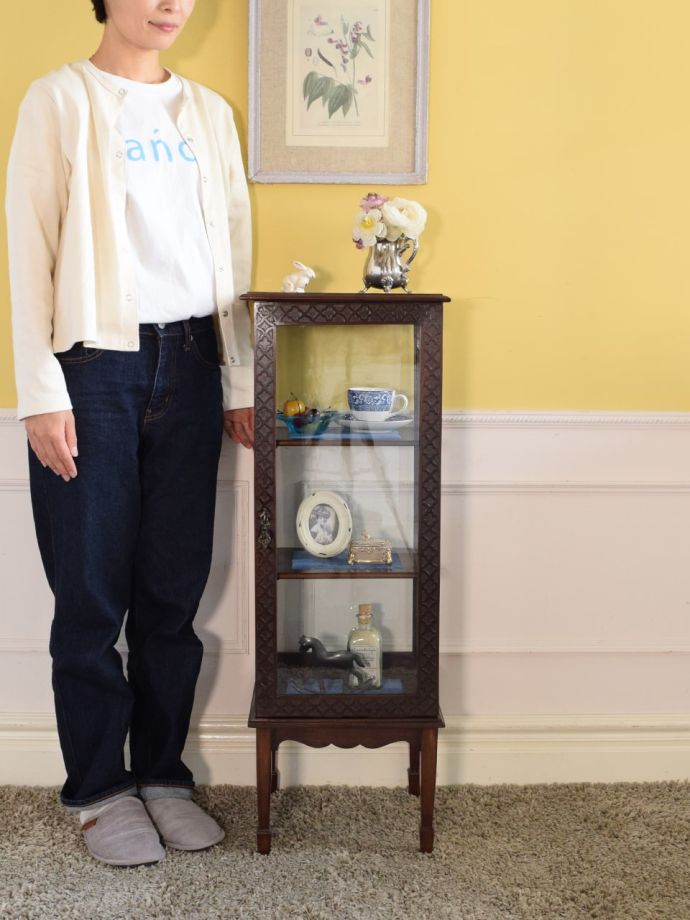 英国アンティークのキャビネット