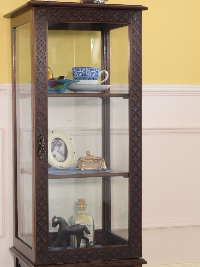 アンティークガラスの扉