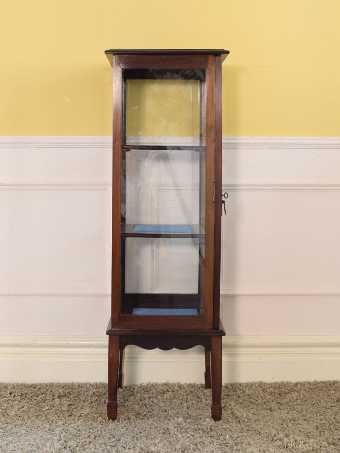 キャビネットの側面