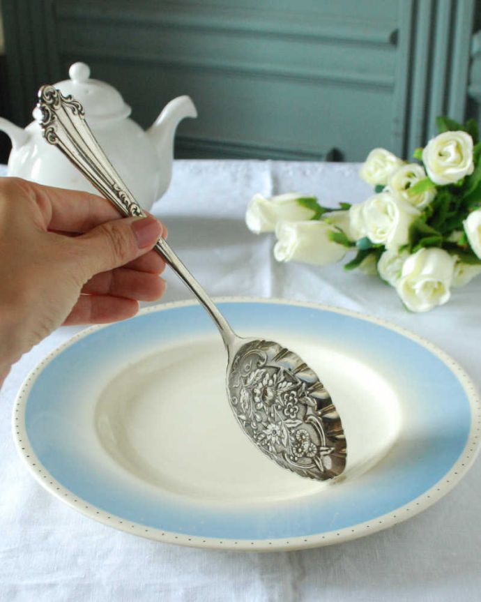 アンティーク シルバー製 アンティーク雑貨 英国伝統のシルバーカトラリー、アンティークのベリースプーン。ちゃんと使えますアンティークシルバーの上品な輝きをお楽しみ下さい。(k-3119-z)