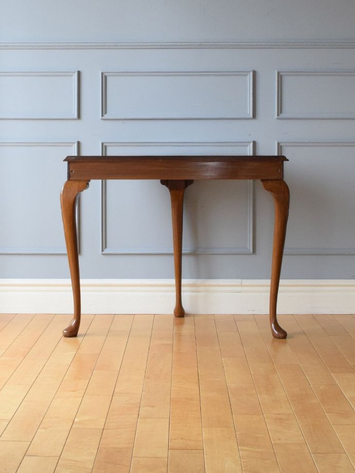 コンソールテーブルの後ろ姿