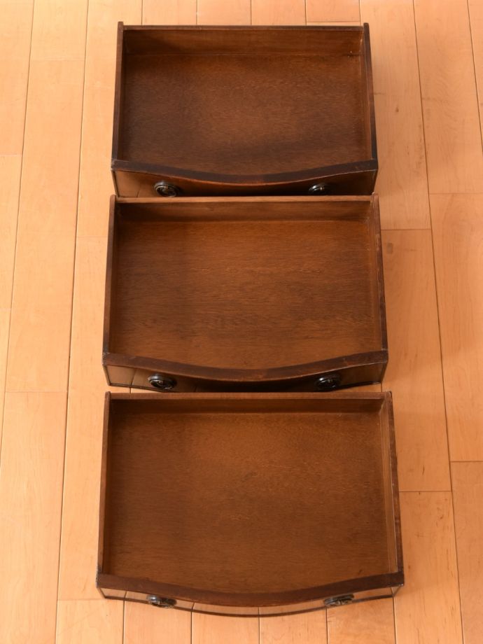 チェストの引き出しの中