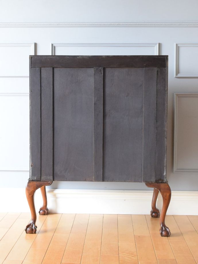 ビューローの後ろ姿