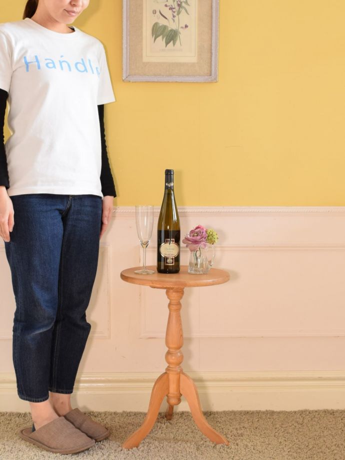 アンティークのワインテーブル