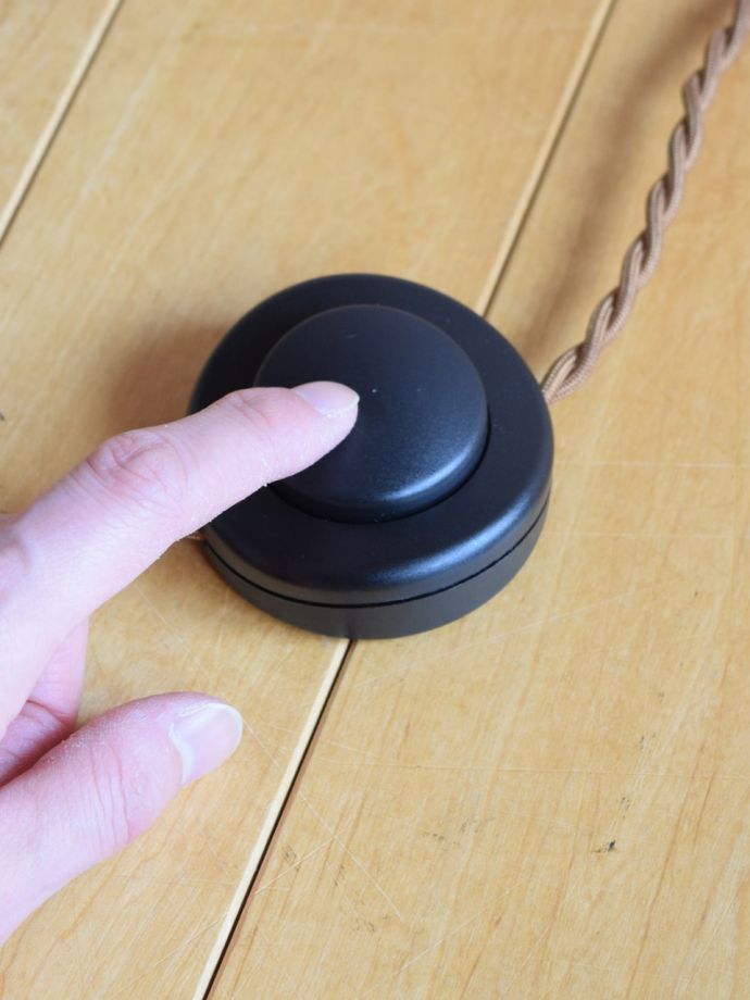 フロアランプのスイッチ