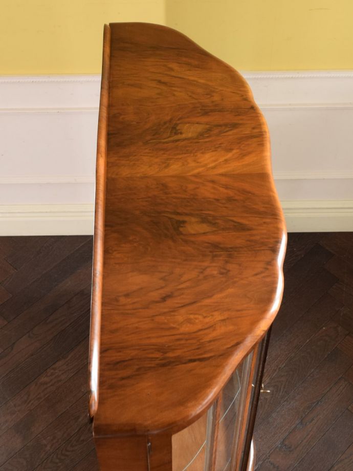 アンティークキャビネットの天板