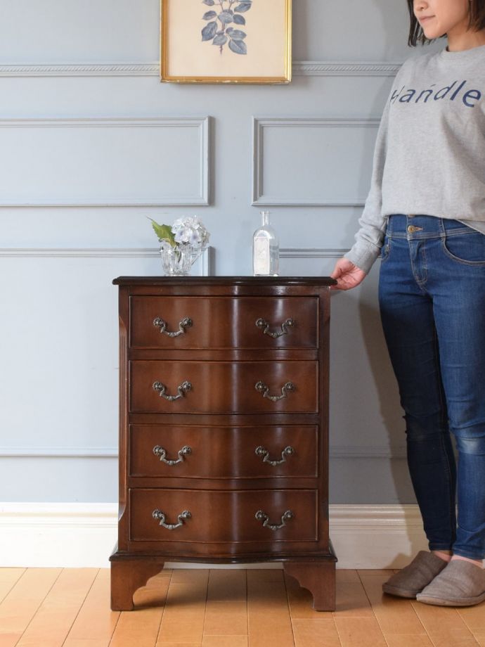 英国アンティークのチェスト