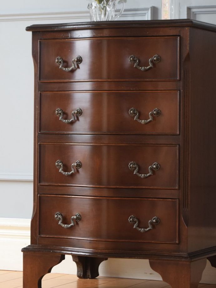 アンティークチェストの美しい木目