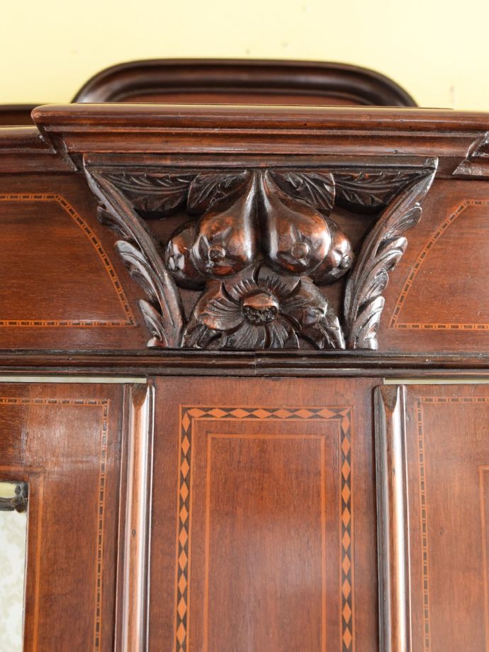 英国アンティークらしい装飾