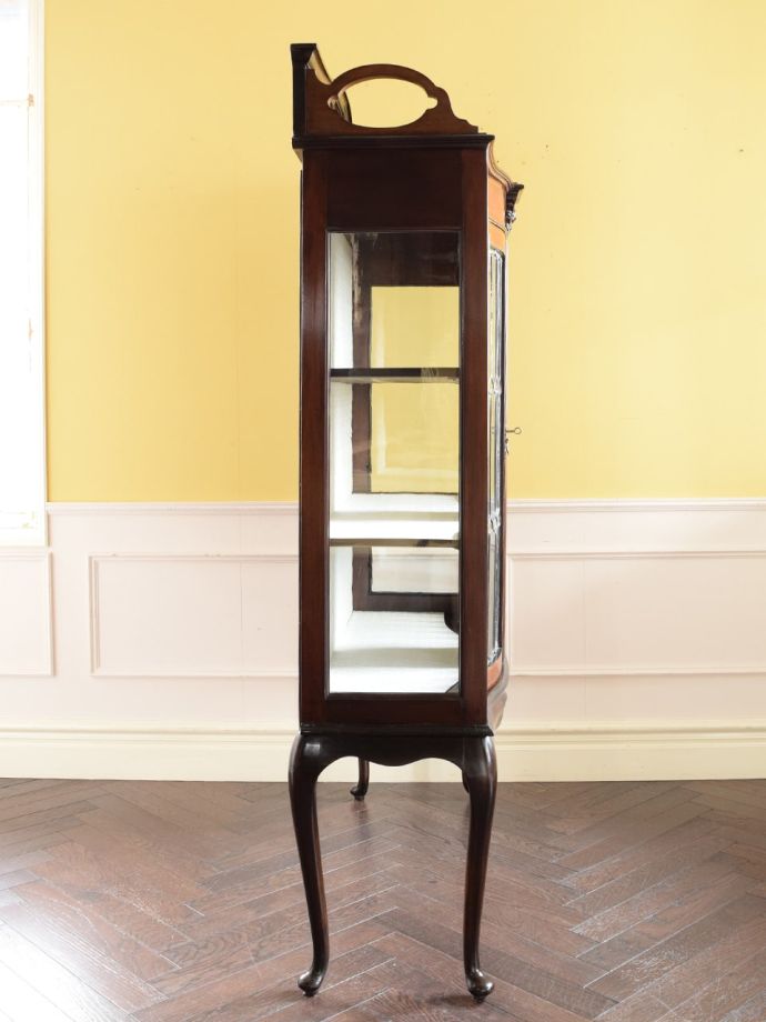 キャビネットの側面