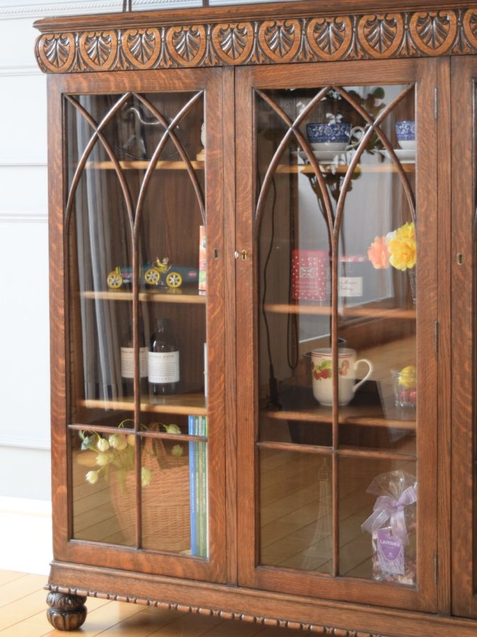 アンティークガラスの扉