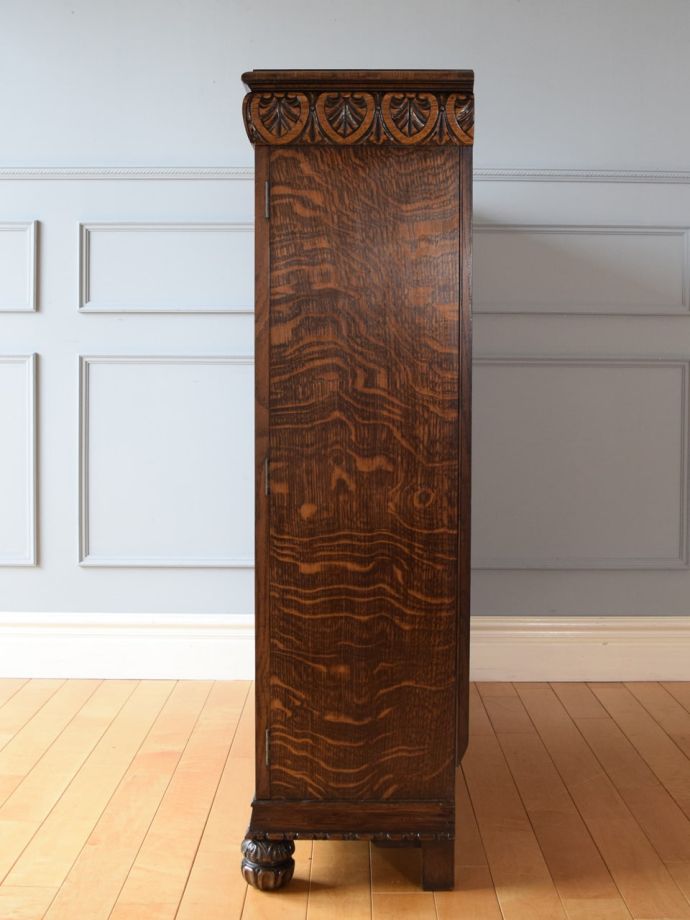 キャビネットの側面