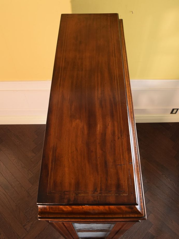 アンティークキャビネットの天板