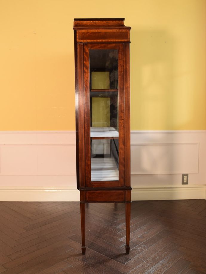 キャビネットの側面